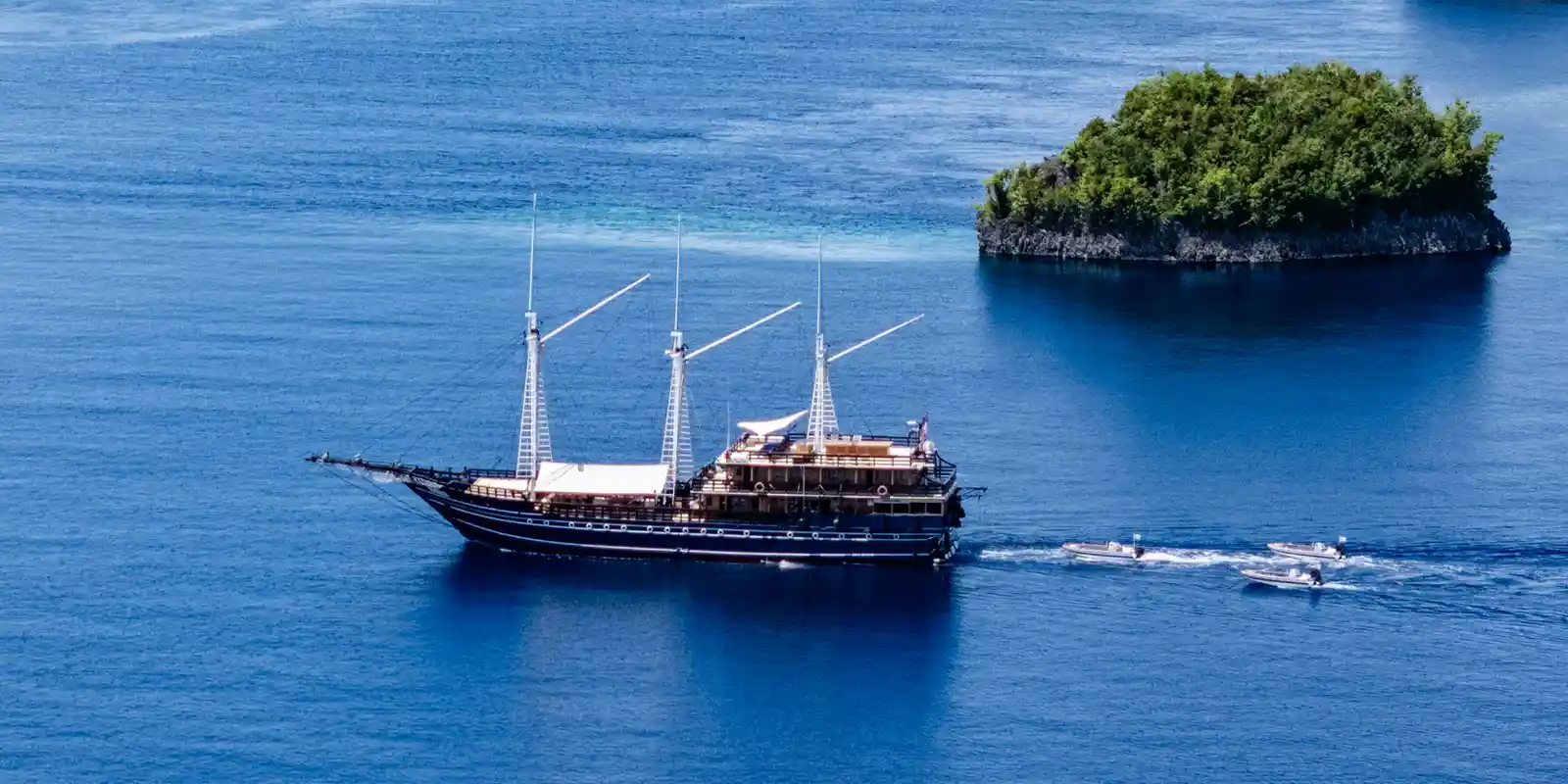 Amira liveaboard in Indonesia