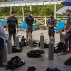 People learning to dive at Manta Lodge in Tobago