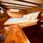 Double cabin onboard the Duyung Baru liveaboard in Indonesia