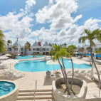 Swimming pool at Courtyard by Marriott Aruba Resort