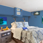 Master stateroom on board Cayman Aggressor IV liveaboard
