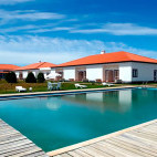 Hotel Santa Maria exterior and pool.