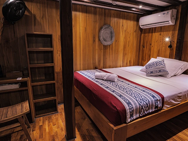 Single cabin on board Amira liveaboard in Indonesia